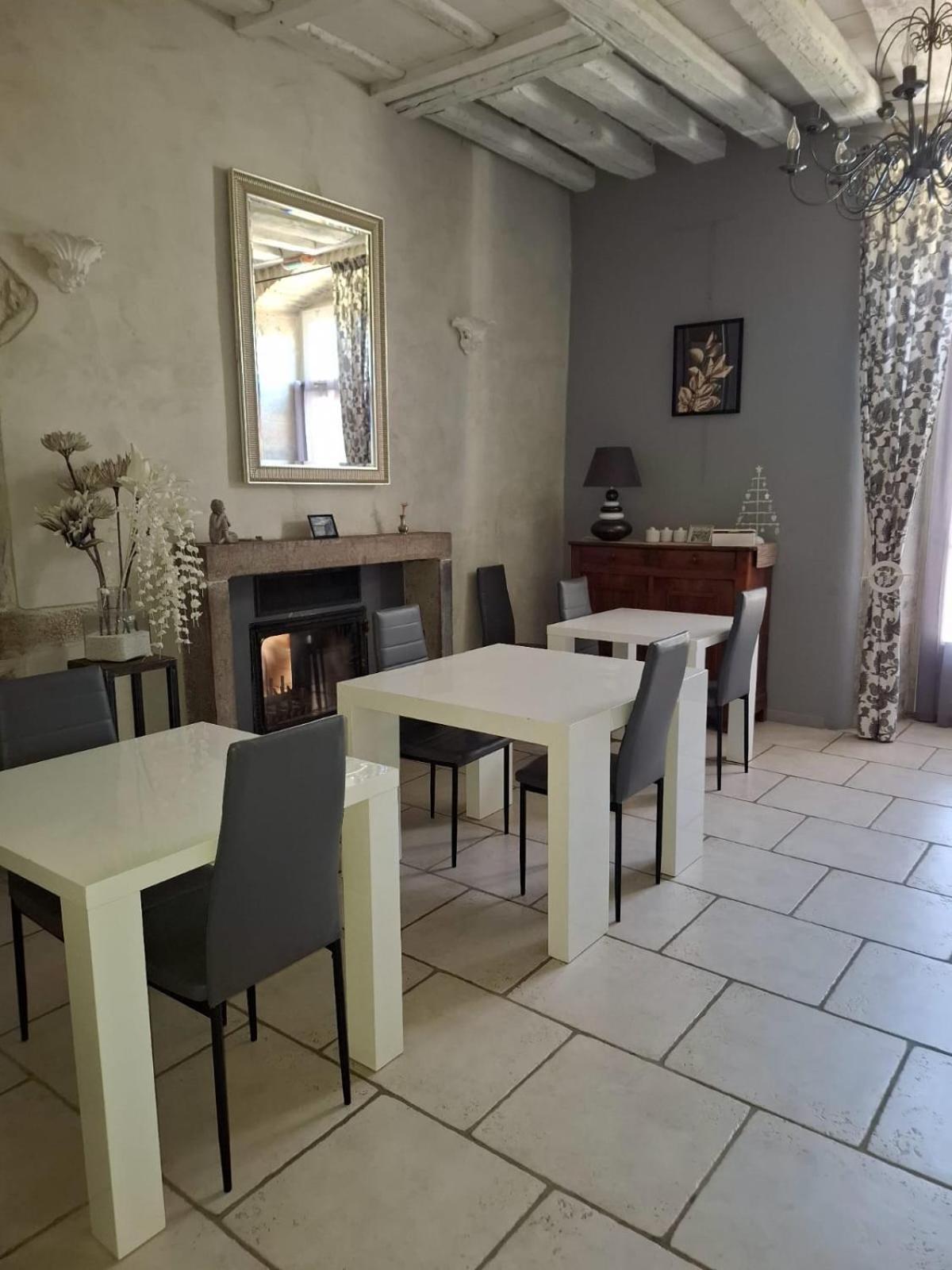 Maison D'Eusebia Château-Chalon Buitenkant foto